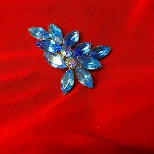 Bright blue and silver tone rhinestone flower brooch.